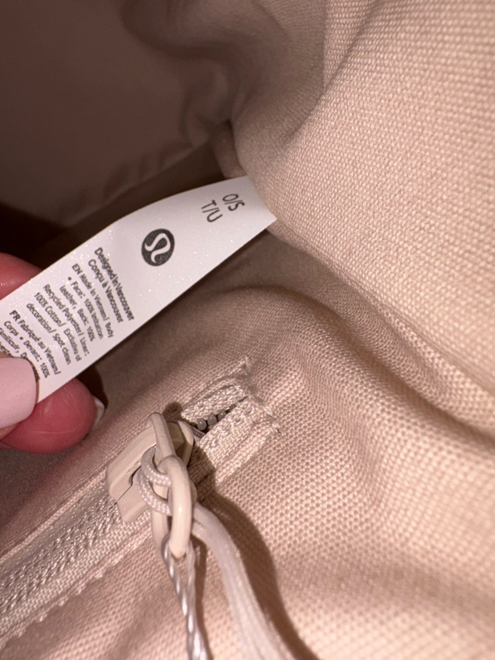 LARGE LULULEMON CLASSY SHOULDER BAG CASHEW FULL INCLUSION SHOP BAG, DUST BAG NWT - Picture 9 of 15